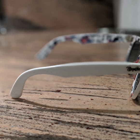 RARE FIND Ray-Ban "I Love London" Wayfarers - Picture 2 of 7